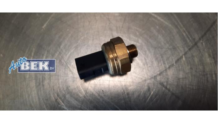 Gebruikte Oliedruk sensor Volkswagen Caddy IV 1.0 TSI 12V Prijs € 15,00 Margeregeling aangeboden door Auto Bek