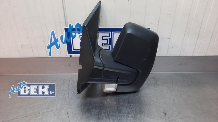 Buitenspiegel links van een Ford Transit Custom 2.0 TDCi 16V Eco Blue 105 2017