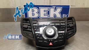 Gebruikte Radiobedienings paneel Ford Fiesta 6 (JA8) 1.0 EcoBoost 12V 125 Prijs € 124,95 Margeregeling aangeboden door Auto Bek