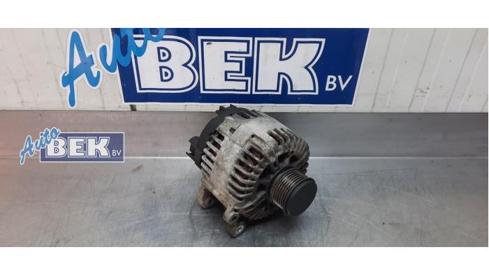 Gebruikte Dynamo Volkswagen Golf V (1K1) 2.0 TDI 16V Prijs € 40,00 Margeregeling aangeboden door Auto Bek