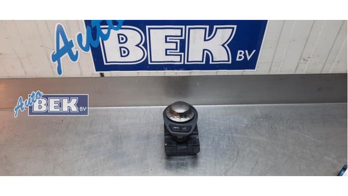 Gebruikte Bediening boordcomputer BMW 6 serie (E64) 645 Ci 4.4 V8 32V Prijs € 75,00 Margeregeling aangeboden door Auto Bek