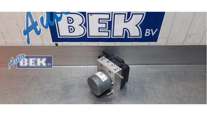 Gebruikte ABS Pomp Opel Vivaro 2.0 CDTI 122 Prijs € 149,99 Margeregeling aangeboden door Auto Bek