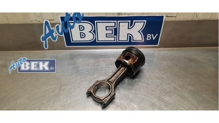 Gebruikte Zuiger BMW 5 serie Touring (F11) 520d 16V Prijs € 50,00 Margeregeling aangeboden door Auto Bek