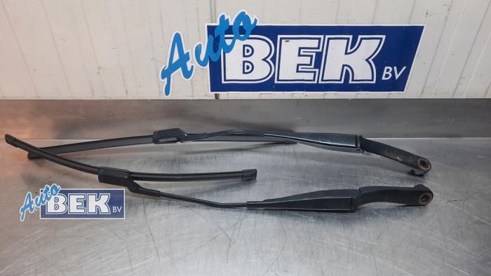 Afdekkap ruitenwisserarm achterzijde met sproeierkop 61627044627