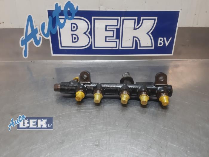 Gebruikte Common rail (Injectie) Opel Vivaro 2.0 CDTI 122 Prijs € 70,00 Margeregeling aangeboden door Auto Bek