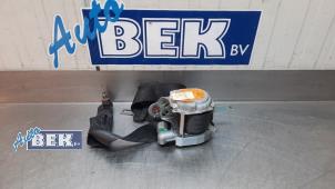 Gebruikte Veiligheidsgordel rechts-voor Kia Cee'd (JDB5) 1.6 GT 16V Prijs op aanvraag aangeboden door Auto Bek