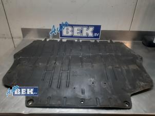 Gebruikte Bodem beschermplaat Seat Leon (1P1) 1.6 TDI 16V 105 Prijs op aanvraag aangeboden door Auto Bek
