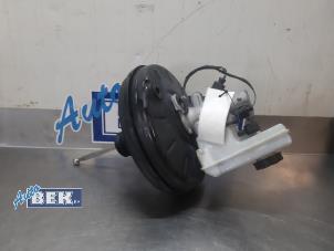 Gebruikte Rembooster Volkswagen Multivan T5 (7E/7HC/7HF/7HM) 2.5 TDi Prijs op aanvraag aangeboden door Auto Bek