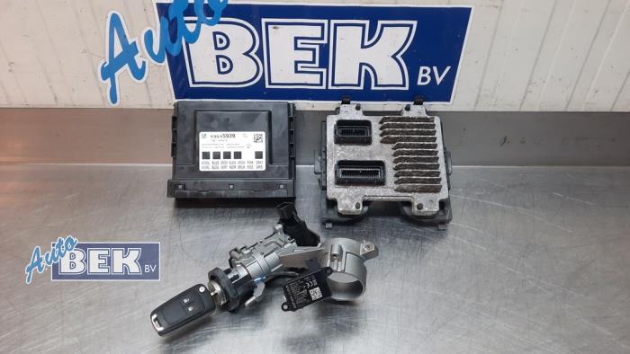 Gebruikte Kontaktslot + computer Opel Corsa E 1.4 16V Prijs € 295,00 Margeregeling aangeboden door Auto Bek