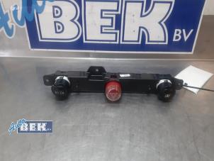 Gebruikte Gevarenlicht Schakelaar Fiat 500 (312) 1.2 69 Prijs € 20,00 Margeregeling aangeboden door Auto Bek