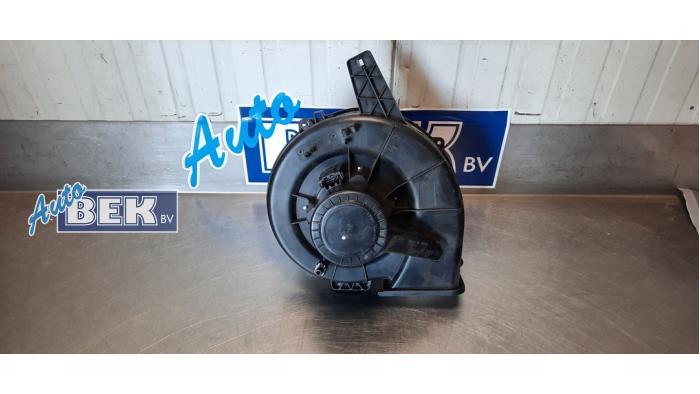 Kachel Ventilatiemotor van een Volkswagen Polo V (6R) 1.2 TSI 16V BlueMotion Technology 2016