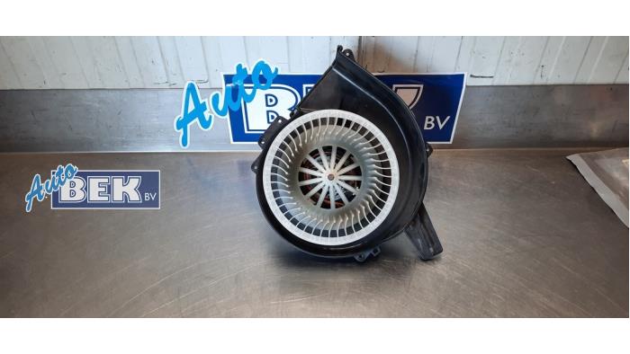 Kachel Ventilatiemotor van een Volkswagen Polo V (6R) 1.2 TSI 16V BlueMotion Technology 2016