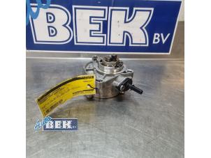 Gebruikte Vacuumpomp (Benzine) Peugeot 3008 II (M4/MC/MJ/MR) 1.2 12V e-THP PureTech 130 Prijs € 35,00 Margeregeling aangeboden door Auto Bek