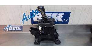 Gebruikte Selectiehendel automaat Mazda CX-30 (DM) 2.0 e-SkyActiv-X 181 M Hybrid 16V Prijs € 200,00 Margeregeling aangeboden door Auto Bek