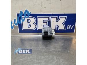 Gebruikte Stuurslot Renault Clio IV (5R) 1.5 Energy dCi 90 FAP Prijs € 50,00 Margeregeling aangeboden door Auto Bek