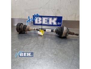 Gebruikte Steekas links-voor Volkswagen Transporter T5 2.0 TDI DRF Prijs € 80,00 Margeregeling aangeboden door Auto Bek