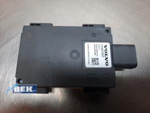 Gebruikte Radar sensor Volvo V40 (MV) 1.5 T2 16V Geartronic Prijs € 160,00 Margeregeling aangeboden door Auto Bek