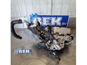 Gebruikte Oliefilterhuis Mercedes B (W247) 2.0 B-200d Prijs € 119,95 Margeregeling aangeboden door Auto Bek