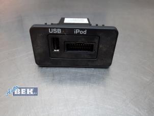 Gebruikte AUX/USB aansluiting Jaguar XK Prijs € 50,00 Margeregeling aangeboden door Auto Bek