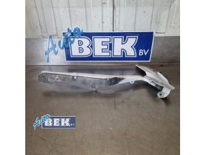 Gebruikte Motorkap Scharnier Dodge 1500 Crew Cab (DS) 3.0 V6 Diesel 4x4 Prijs € 29,95 Margeregeling aangeboden door Auto Bek