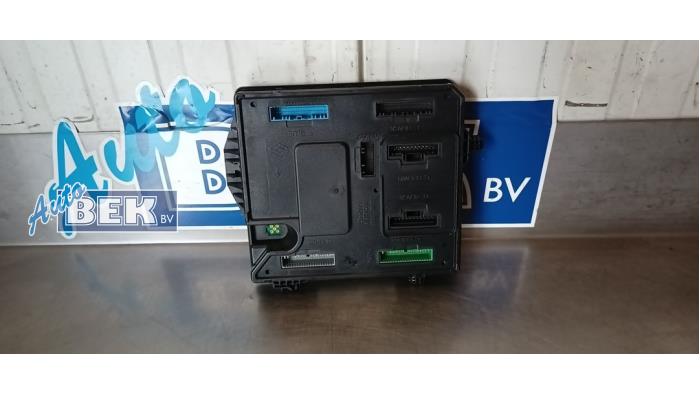 Gebruikte BCM Renault Scénic III (JZ) 1.6 16V Prijs € 49,95 Margeregeling aangeboden door Auto Bek