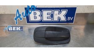 Gebruikte Achterklep Handgreep Renault Trafic New (FL) 1.9 dCi 100 16V Prijs € 20,00 Margeregeling aangeboden door Auto Bek