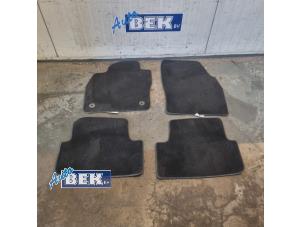 Gebruikte Matten Set Seat Ibiza V (KJB) 1.0 TSI 12V Prijs € 40,00 Margeregeling aangeboden door Auto Bek