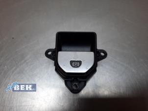 Gebruikte Schakelaar handrem Landrover Range Rover Evoque (LVJ/LVS) 2.0 D 180 16V Coupe Prijs € 20,00 Margeregeling aangeboden door Auto Bek