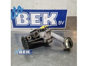 Gebruikte Oliepomp Mercedes A (W176) 1.5 A-180 CDI, A-180d 16V Prijs € 40,00 Margeregeling aangeboden door Auto Bek