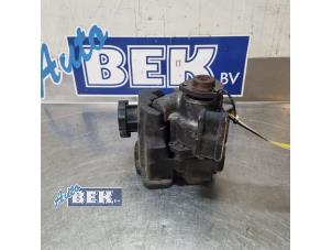 Gebruikte Pomp Servo Mercedes E (W211) 3.2 E-320 CDI 24V Prijs € 60,00 Margeregeling aangeboden door Auto Bek