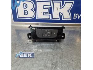 Gebruikte Schakelaar Peugeot 308 (L3/L8/LB/LH/LP) 1.6 BlueHDi 120 Prijs € 25,00 Margeregeling aangeboden door Auto Bek