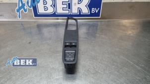 Gebruikte Schakelblok ruiten Renault Clio IV (5R) 1.5 Energy dCi 90 FAP Prijs € 30,00 Margeregeling aangeboden door Auto Bek