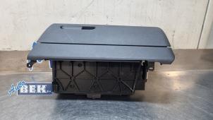 Gebruikte Dashboardkastje Mini Countryman (F60) 1.5 12V Cooper Prijs € 100,00 Margeregeling aangeboden door Auto Bek