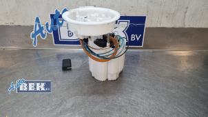 Gebruikte Benzinepomp Mini Countryman (F60) 1.5 12V Cooper Prijs € 100,00 Margeregeling aangeboden door Auto Bek