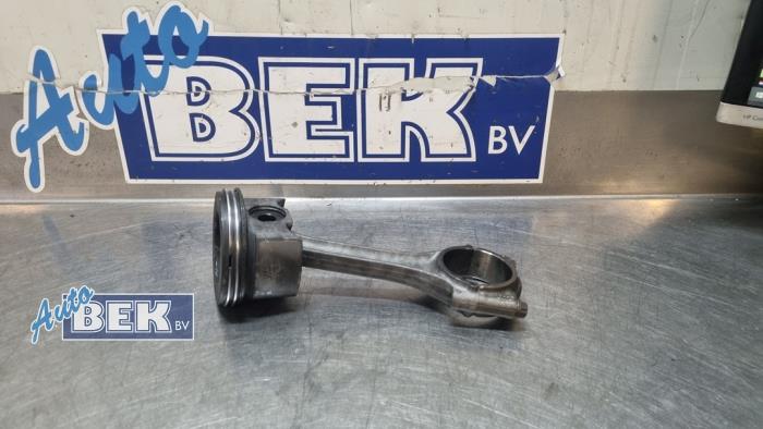 Gebruikte Zuiger Audi A4 Avant (B9) 2.0 30 TDI Mild hybrid 16V Prijs op aanvraag aangeboden door Auto Bek
