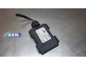 Gebruikte Radar sensor Landrover Defender II 2.0 16V P400e Prijs € 290,00 Margeregeling aangeboden door Auto Bek