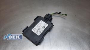 Gebruikte Radar sensor Landrover Defender II 2.0 16V P400e Prijs € 290,00 Margeregeling aangeboden door Auto Bek