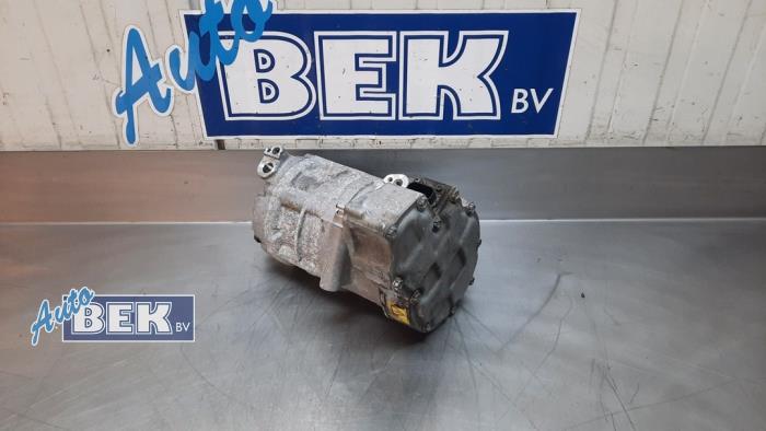 Aircopomp van een Land Rover Defender II 2.0 16V P400e 2021