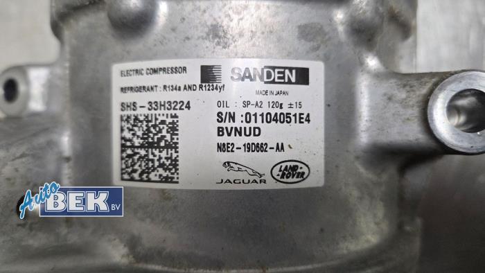 Aircopomp van een Land Rover Defender II 2.0 16V P400e 2021