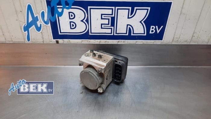Gebruikte ABS Pomp Toyota Hilux IV 2.5 D4-D 16V 4x4 Prijs € 244,99 Margeregeling aangeboden door Auto Bek