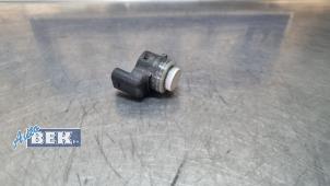 Gebruikte Sensor PDC Renault Clio V (RJAB) 1.6 E-Tech 145 16V Prijs € 12,00 Margeregeling aangeboden door Auto Bek