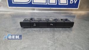 Gebruikte PDC Schakelaar Volkswagen Touran (5T1) 2.0 TDI 150 Prijs € 20,00 Margeregeling aangeboden door Auto Bek