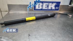 Gebruikte Gasveer links-achter MG HS/EHS I (AS23) 1.5 EHS T-GDI Hybrid Prijs € 127,05 Margeregeling aangeboden door Auto Bek