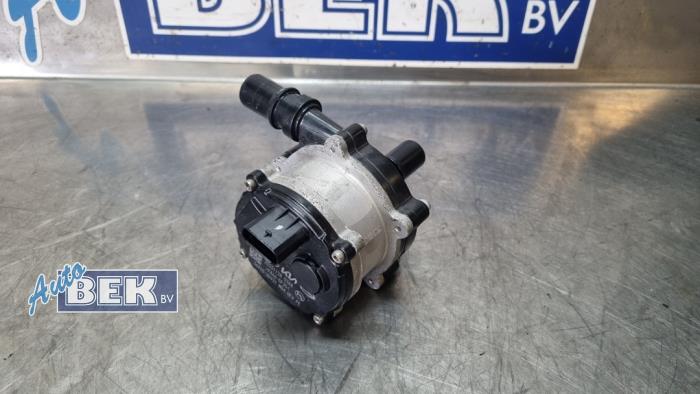 Gebruikte Extra waterpomp Kia Sorento IV (MQ4) 1.6 T-GDi Plug-in Hybrid 16V 4WD Prijs € 59,00 Margeregeling aangeboden door Auto Bek
