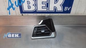 Gebruikte Luchtrooster Dashboard BMW 3 serie (G20) 318i 2.0 TwinPower Turbo 16V Prijs € 40,00 Margeregeling aangeboden door Auto Bek