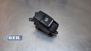 Gebruikte Handrem schakelaar BMW X1 (F48) xDrive 18d 2.0 16V Prijs € 22,50 Margeregeling aangeboden door Auto Bek