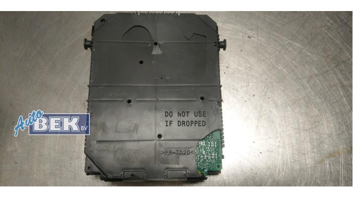 Computer Body Control van een Citroën Jumpy 2.0 Blue HDI 120 2021