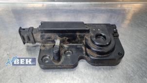 Gebruikte Achterklep Slotmechaniek Porsche Cayenne (9PA) 3.6 24V Prijs op aanvraag aangeboden door Auto Bek