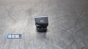 Gebruikte Handrem schakelaar Audi Q2 (GAB/GAG) 2.0 30 TDI 16V Prijs € 15,00 Margeregeling aangeboden door Auto Bek