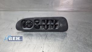 Gebruikte Schakelblok ruiten Dodge Ram 3500 Standard Cab (DR/DH/D1/DC/DM) 5.7 V8 Hemi 1500 4x2 Prijs op aanvraag aangeboden door Auto Bek